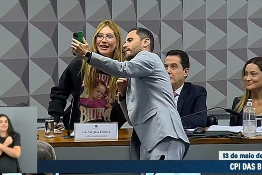 Senador viraliza ao pedir selfie com Virginia Fonseca durante CPI